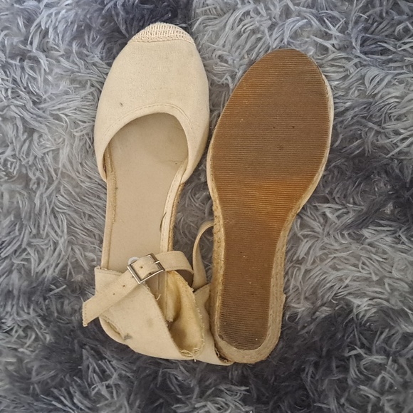 Beachy beige wedges with ankle support. - Picture 3 of 3